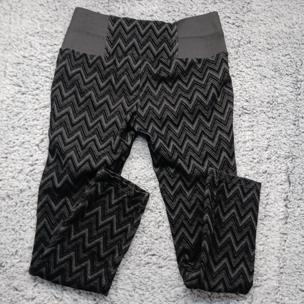 ONE 5 ONE Stretch Straight Leg Stretch Pant. Herringbone. Woman's size Small B/W